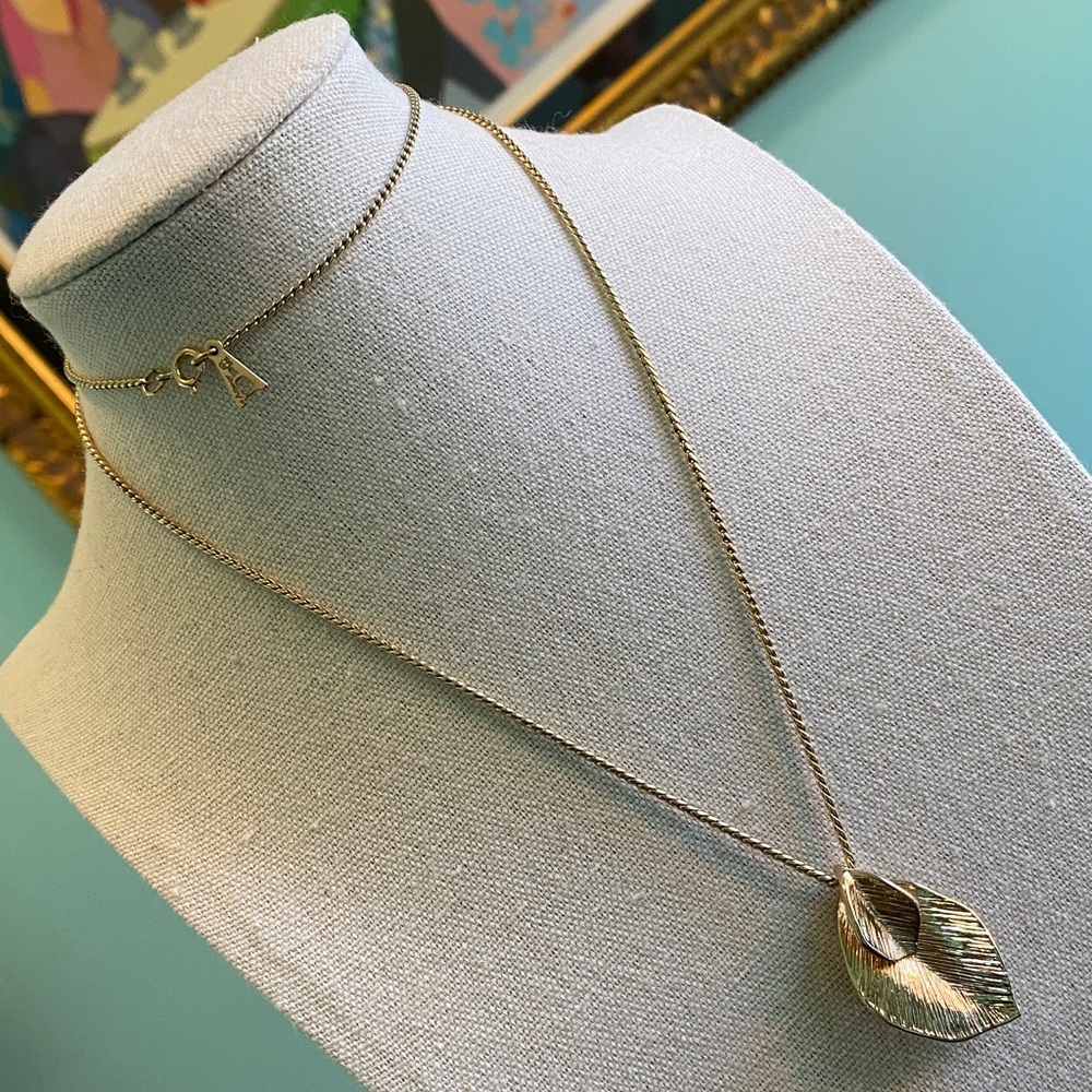 Stylish Amway Signed Gold Leaf Pendant/Brooch Necklace